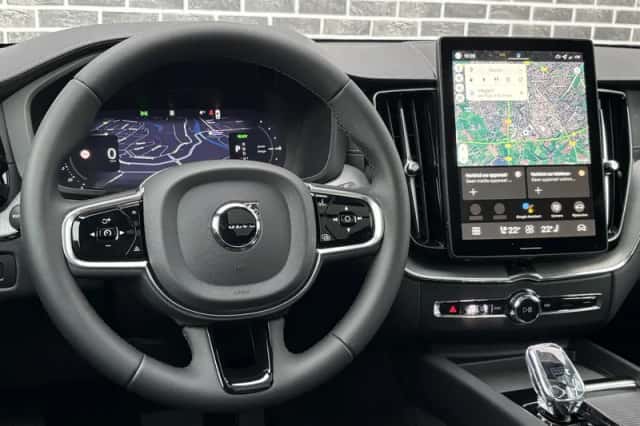 Volvo XC60 (2025) thumbnail 2
