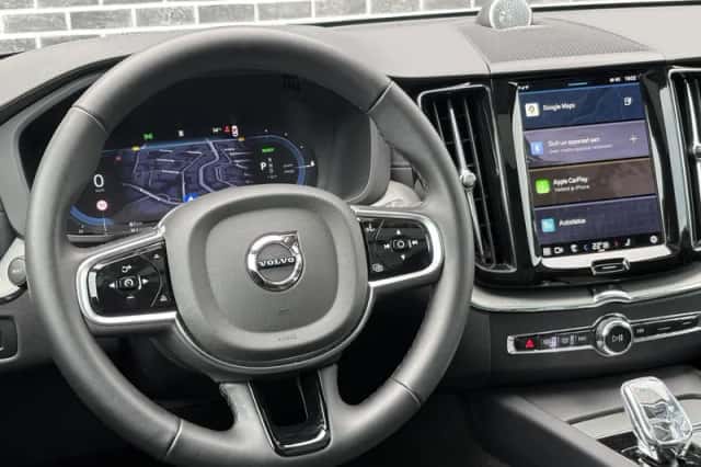 Volvo XC60 (2024) thumbnail 2
