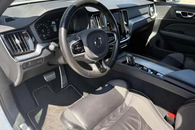 Volvo V60 (2020) thumbnail 2