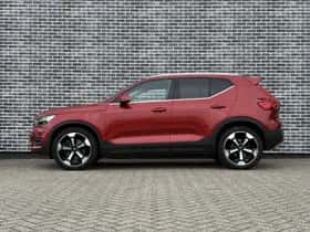 Volvo XC40 thumbnail 2