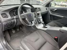 Volvo V60 (2016) thumbnail 2