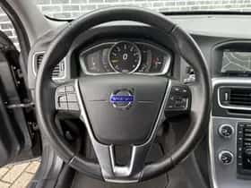Volvo V60 (2016) thumbnail 11