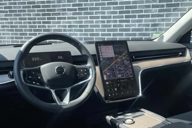 Volvo EX90 (2025) thumbnail 3