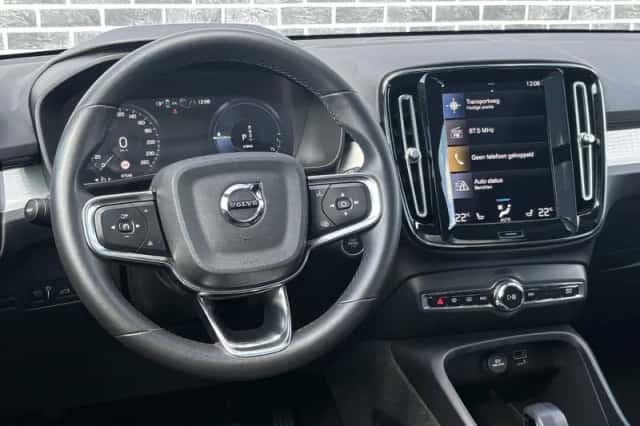 Volvo XC40 (2023) thumbnail 2