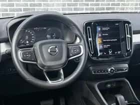 Volvo XC40 thumbnail 2