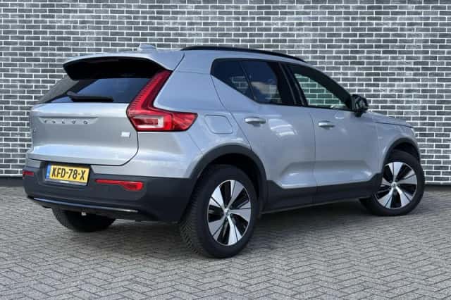 Volvo XC40 (2023) thumbnail 3
