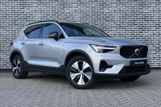 Volvo XC40 (2023) thumbnail 4