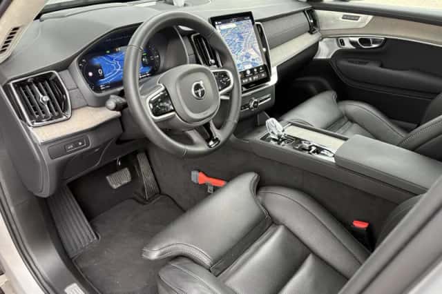 Volvo XC90 (2025) thumbnail 2