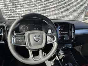 Volvo XC40 thumbnail 2