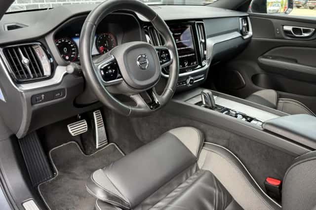 Volvo V60 (2020) thumbnail 2