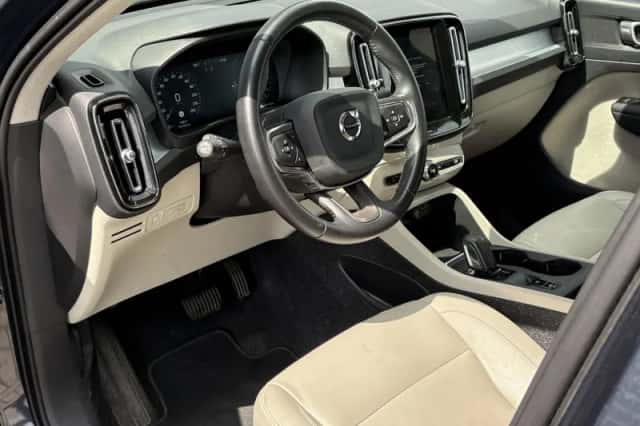 Volvo XC40 (2021) thumbnail 2