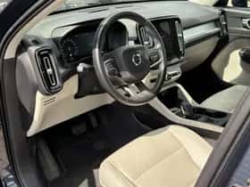 Volvo XC40 (2021) thumbnail 2