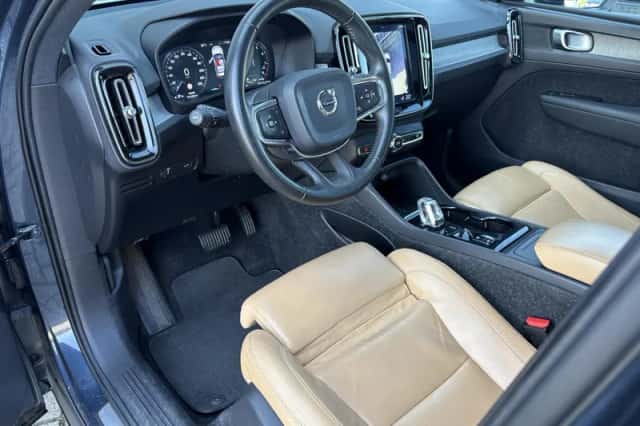 Volvo XC40 (2018) thumbnail 2