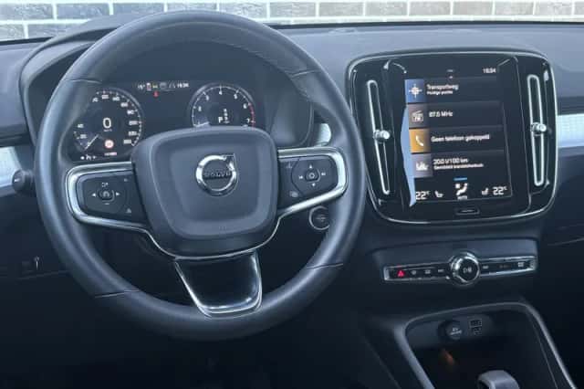 Volvo XC40 (2022) thumbnail 2