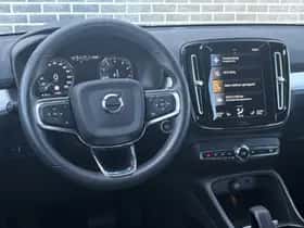 Volvo XC40 thumbnail 2