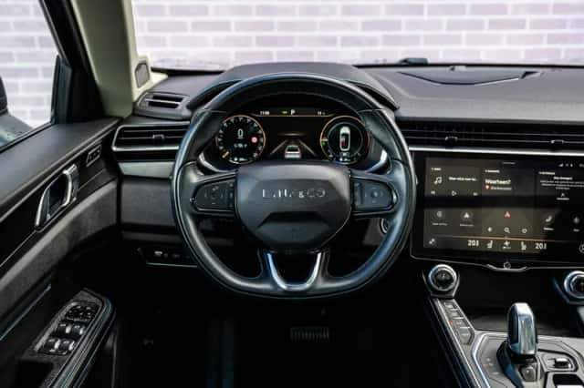 Lynk & Co 01 (2024) thumbnail 3