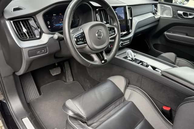 Volvo XC60 (2023) thumbnail 2