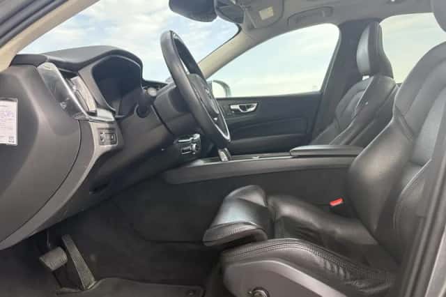 Volvo XC60 (2019) thumbnail 2