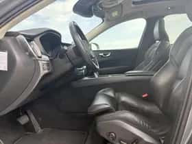 Volvo XC60 thumbnail 2