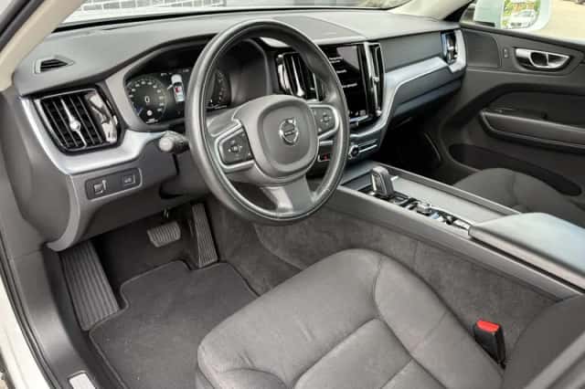 Volvo XC60 (2021) thumbnail 2