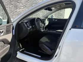 Volvo XC60 thumbnail 2