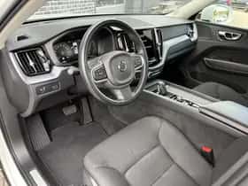 Volvo XC60 (2021) thumbnail 2