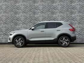 Volvo XC40 thumbnail 2