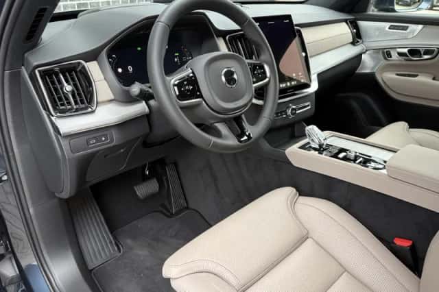 Volvo XC90 (2027) thumbnail 2