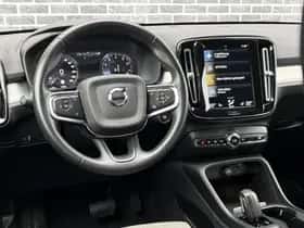 Volvo XC40 thumbnail 2
