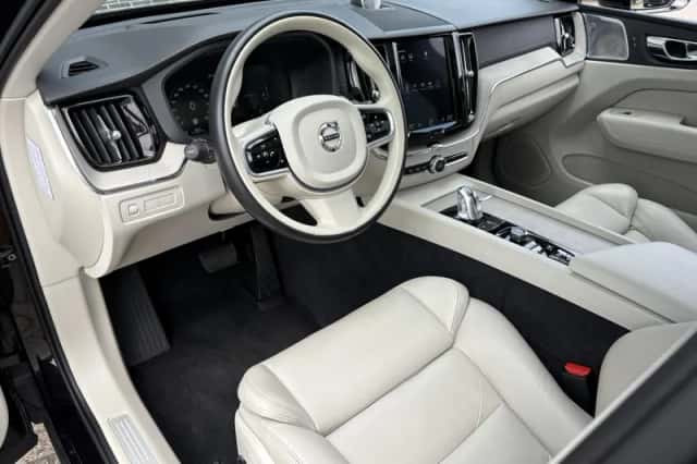 Volvo XC60 (2019) thumbnail 2