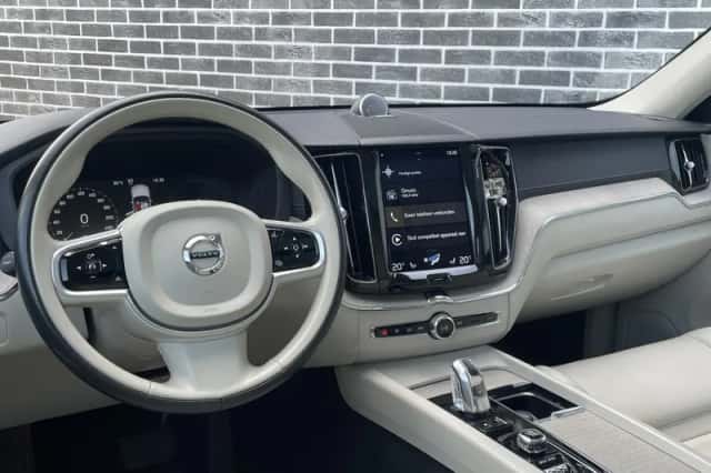 Volvo XC60 (2019) thumbnail 2