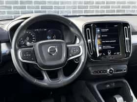 Volvo XC40 thumbnail 2