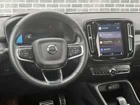 Volvo XC40 thumbnail 2