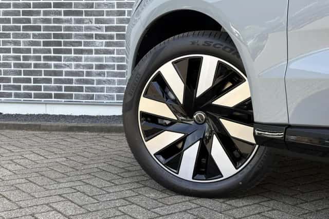 Volvo EX90 (2025) thumbnail 6