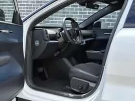 Volvo EX30 (2025) thumbnail 17