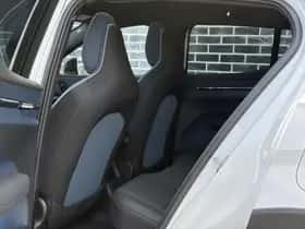 Volvo EX30 (2025) thumbnail 18