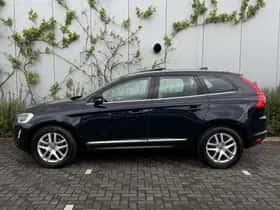 Volvo XC60 (2017) thumbnail 2