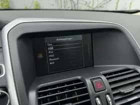 Volvo XC60 (2017) thumbnail 14