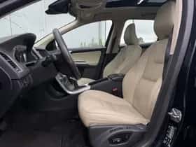 Volvo XC60 (2017) thumbnail 5