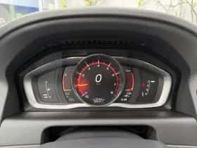 Volvo XC60 (2017) thumbnail 9