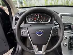 Volvo XC60 (2017) thumbnail 10