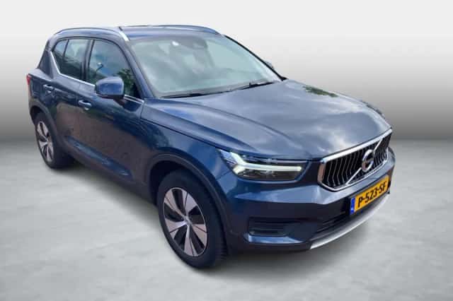 Volvo XC40 (2022) thumbnail 3