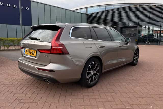 Volvo V60 (2020) thumbnail 2