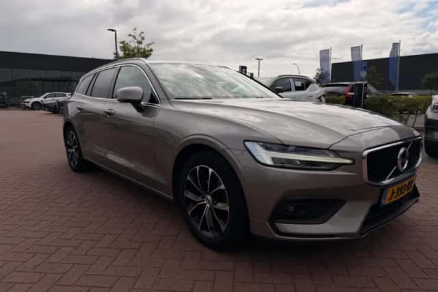 Volvo V60 (2020) thumbnail 3