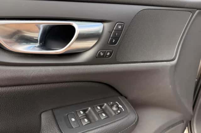Volvo V60 (2020) thumbnail 6