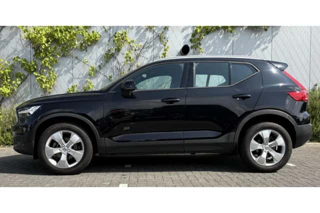 Volvo XC40 (2021) thumbnail 2