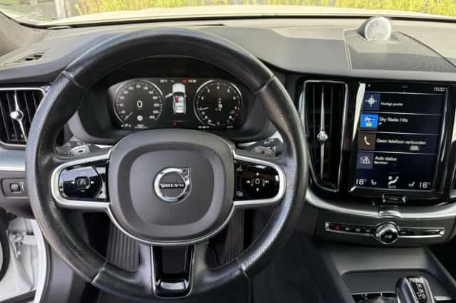 Volvo XC60 (2018) thumbnail 4
