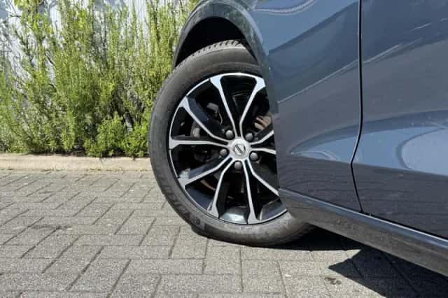 Volvo V60 (2022) thumbnail 4
