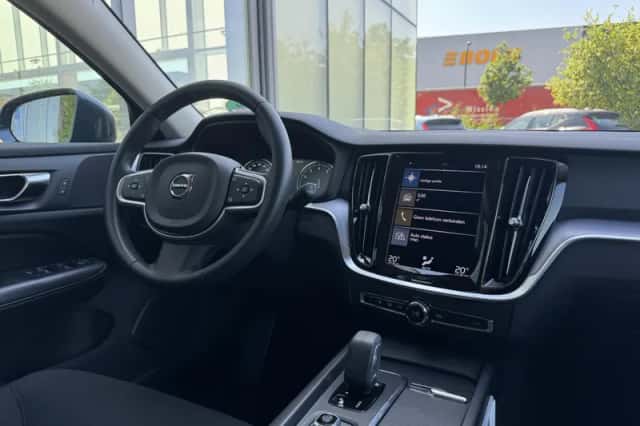 Volvo V60 (2022) thumbnail 5