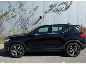 Volvo XC40 thumbnail 2